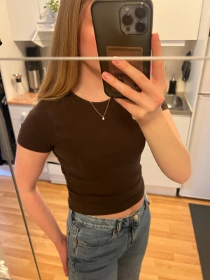 Brun t-shirt - Ej kommit till användning så mycket! Fin i skicket!