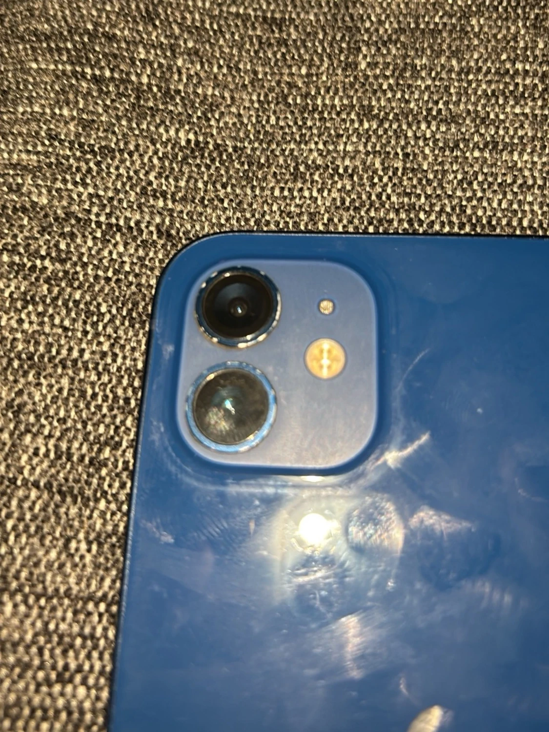 Blå iPhone 12 med dubbla kameror - 2