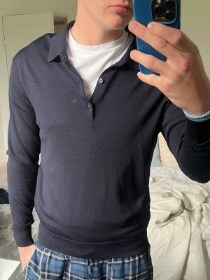 Uniqlo tröja  - En riktigt fet tröja från uniqlo som är 100 procent wool och i väldigt bra skick. Skriv för fler frågor eller bilder!