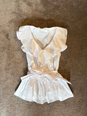 Blus - Så fin blus från Neo Noir 🤍Super skick! Skriv vid intresse eller frågor ⭐️