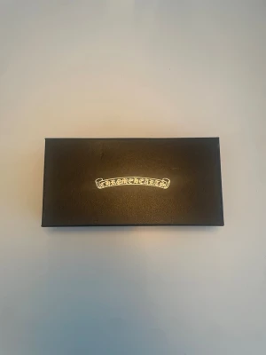 Chrome Hearts glasses - Chrome hearts glasses (äkta) kan budas men börjar då med 550kr. Genomskinliga/silver. Blue light (skyddar mot blått ljus), förändrar inte storleken på ögonen och passar alla!