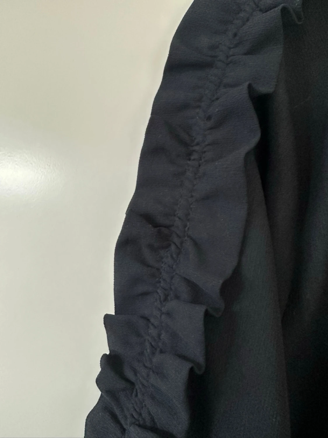 MCD Marinblå  blus med volangärmar, storlek M - 2