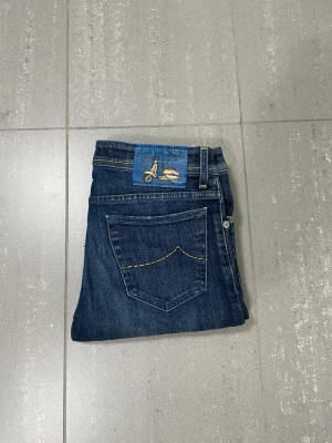 Jacob Cohën Jeans - Säljer nu dessa Jacob Cohën Jeans i moddel type 688, mått: 39 cm midja o 107 cm längd, skriv för fler bilder/frågor🙌🏼