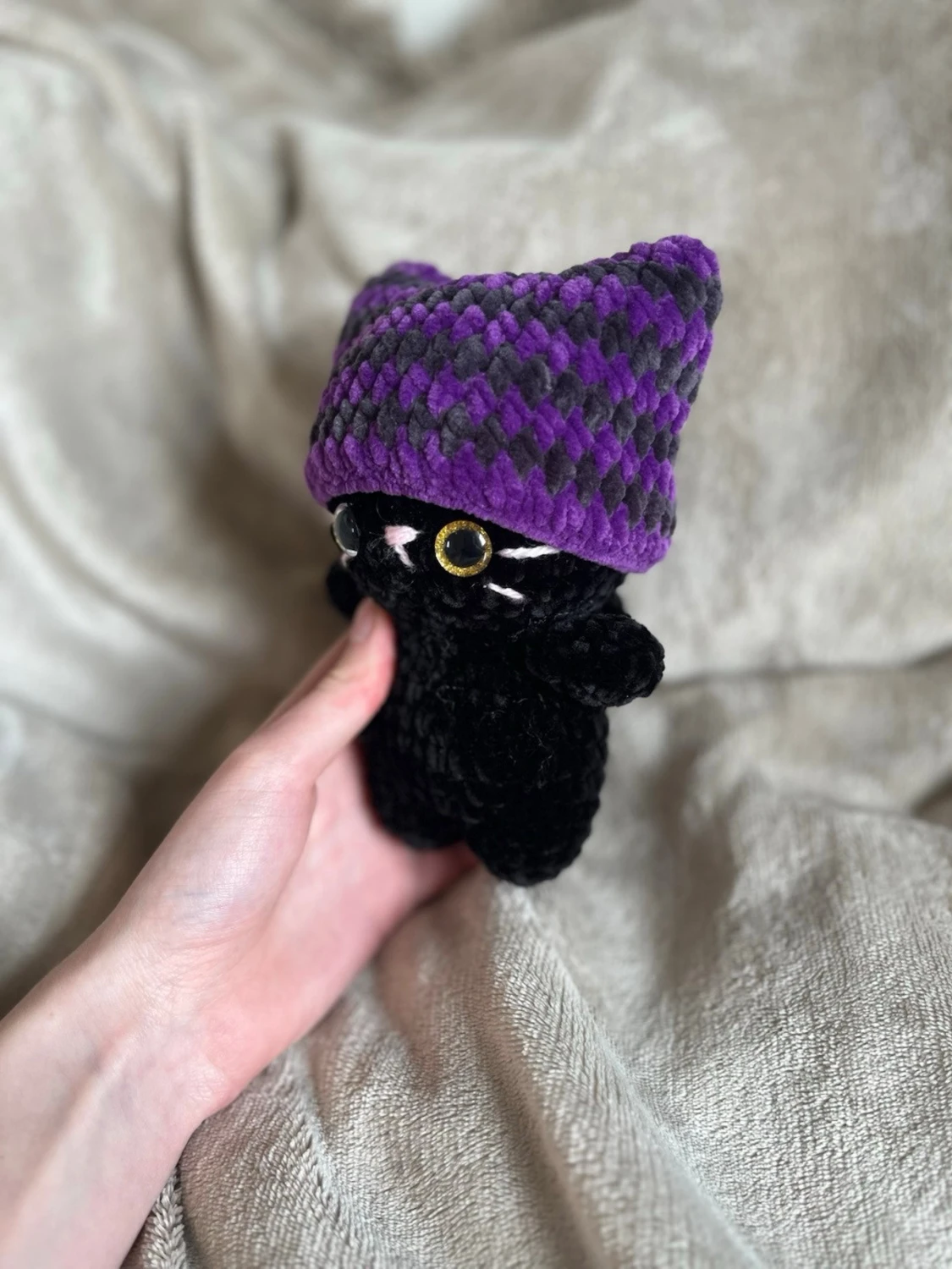 Virkad katt med mössa - 1