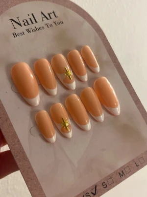 Press on naglar - Handgjorda franska press on naglar✨🤍