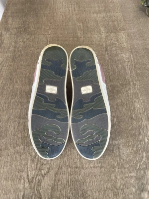 Valentino Flycrews  - Storlek 41, passar även 42 | Skick 8/10, 5 nitar saknas | Nypris= 7200kr | Mitt pris 999kr | Bara att höra av dig vid funderingar👑