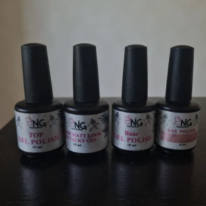 Nagelgiganten bas, top, matte top & structure gel - Använda men finns mkt kvar, structure base är mest använd🌸 torkas av innan dom skickas!
