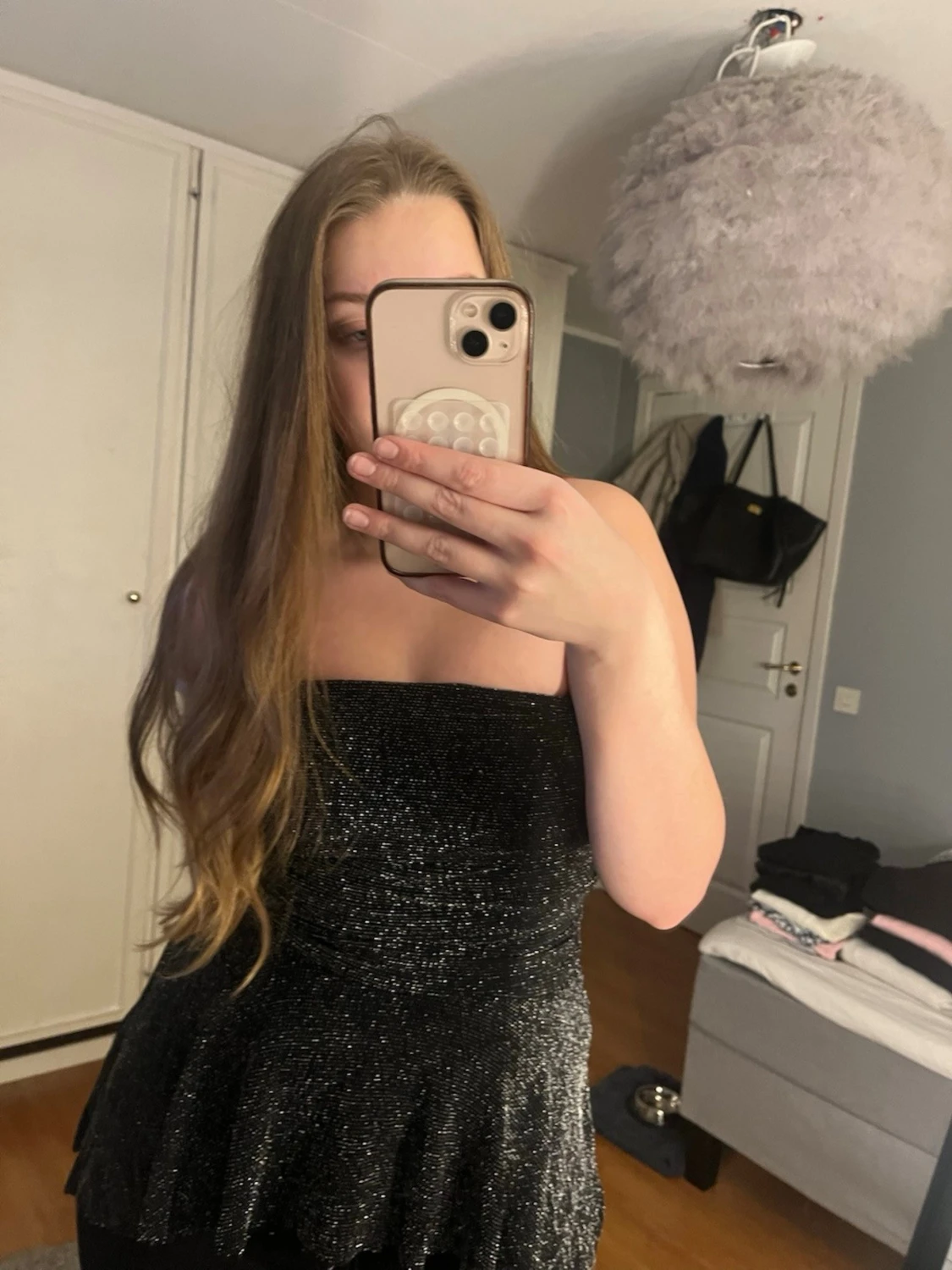Glittrig svart ärmlös topp - 2