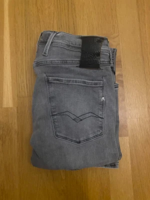 Replay anbass jeans - Replay anbass i storlek W31 L32| I mycket bra skick! Skriv vid funderingar!