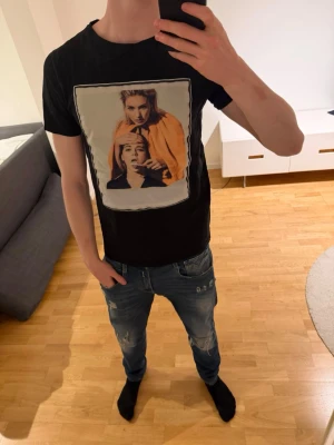 Limitato T-shirt  - Säljer nu denna riktigt sköna och snygga Limitato T-shirten för endast 699, priset är ej fast vid en snabb affär! Bara att höra av dig vid frågor
