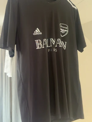 Arsenal tröja  - Arsenal balmain Paris tröja för bra pris och bra skick👍