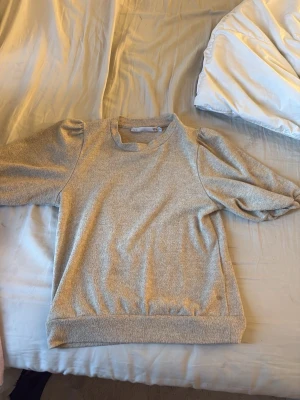 Topp - Säljer denna tröja ifrån lager 157 i storlek s