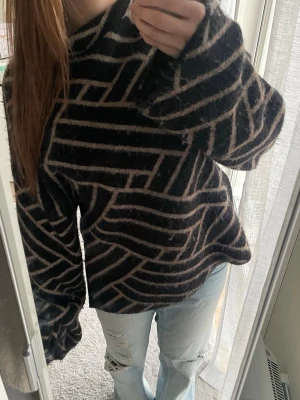 Stickad tröja från Carin Wester - Säljer tröja från Carin Wester då den inte kommer till användning, köpt för 800 använd få gånger❤️