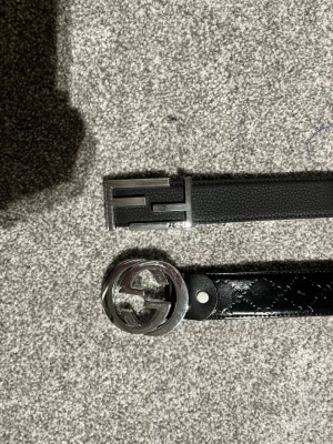 Bälte bundel! - Två snygga svarta bälten, perfekta för dig som gilla stilrena bälte till snygga jeans
