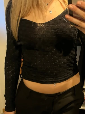 Svart långärmad topp  - Svart tunn tröja från Zara 