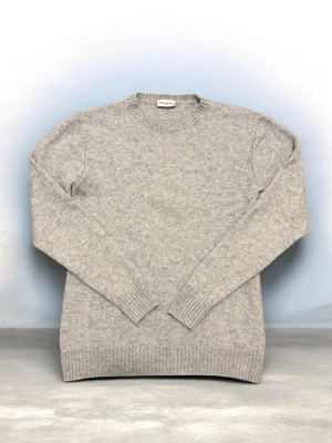 John Henric Crewneck  - Säljer nu min ljusgråa Kashmir blend crewneck från John Henric. Storlek S passar XS. Pris kan diskuteras 😊