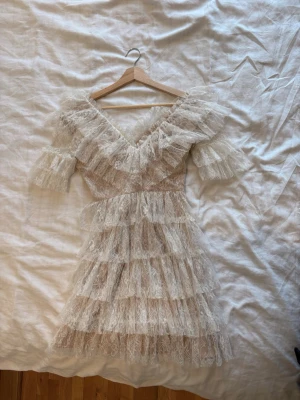 Studentklänning By Malina - Perfekt student klänning endast använd en gång! Storlek xxs men passar mig som har s