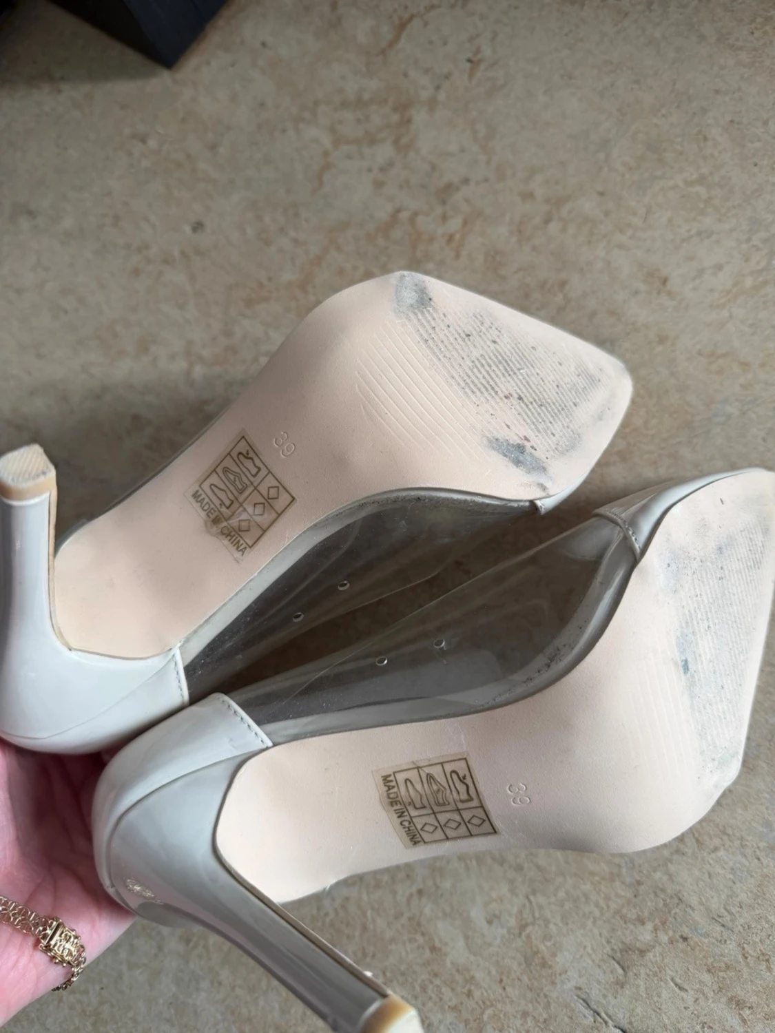 Beige pumps med transparent detalj - 5