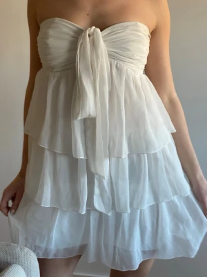 Studentklänning  - Säljer min studentklänning jag hade förra året❤️