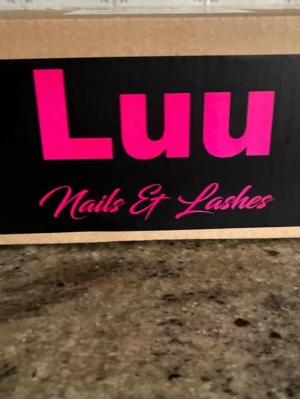 Sprillans ny elfil  - Elektrisk nagelfilmaskin i färgen rosa. Helt oöppnad och såklart då oanvänd. Den ligger också ute på vinted. Orginalpris: 1200 kr