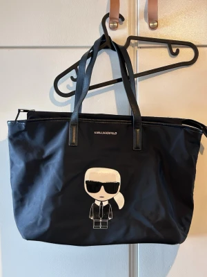 Karl Lagerfeld väska - Använd 3ggr🤩