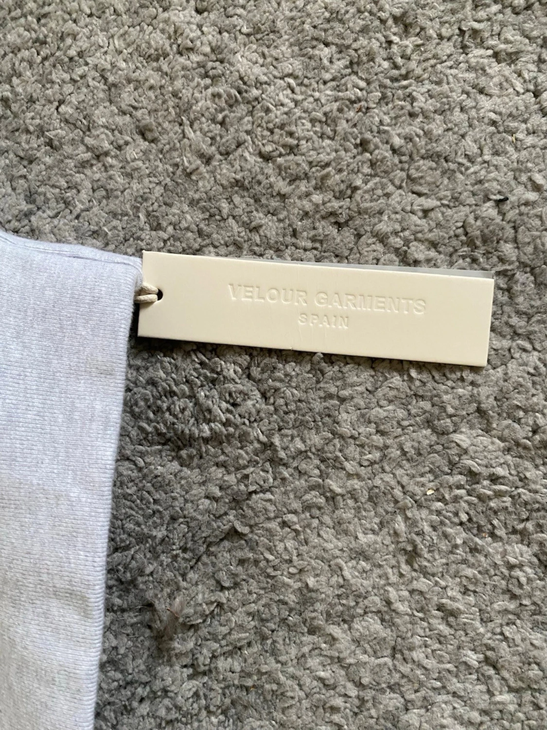 Ljusgrå hoodie från Velour Garments - 1