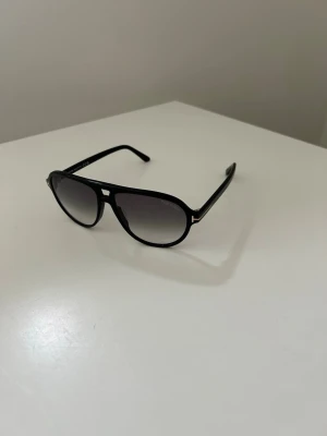 Tom Ford Jeffrey solglasögon  - Nya oanvända Tom Ford solglasögon. Hör av dig om du har frågor