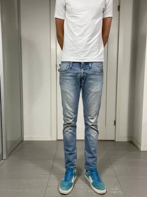 Replay Jeans  - Säljer nu dessa Replay Jeans som är i fint skick bortsett från slitage, W29o L32 med mått på ca 38,5-39 cm o 100 cm. skriv för fler bilder/frågor🙌🏼