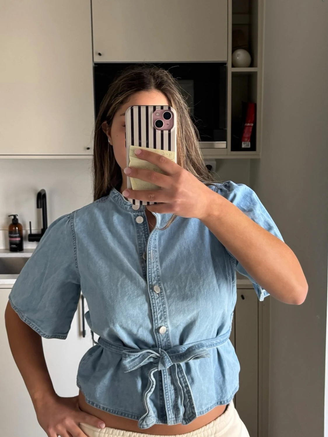 Ljusblå jeansblus med knytband