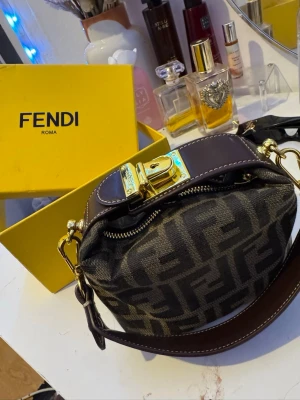 Fendi Bag  - Säljer en brun klassiskt handväska från Fendi