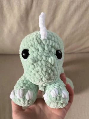 Virkad dinosaurie  - Beställning via TikTok💙