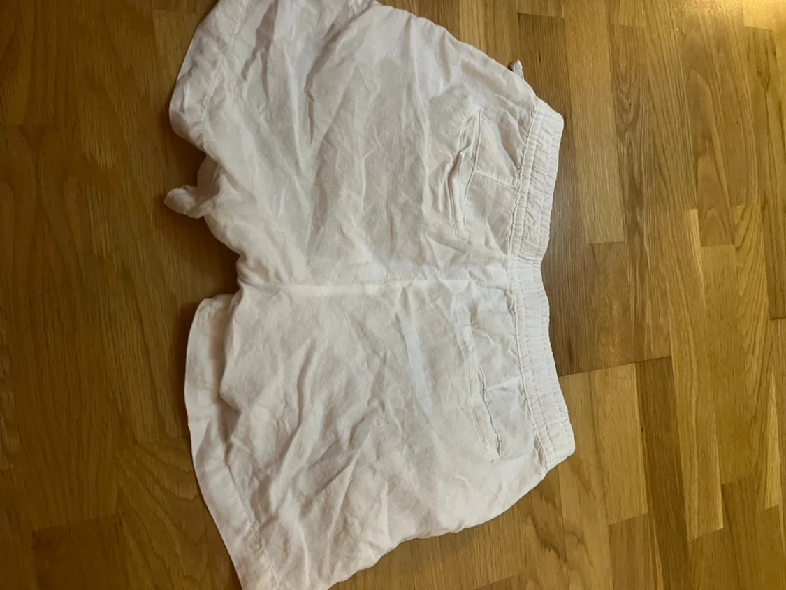 Vita linneshorts med dragsko - 1