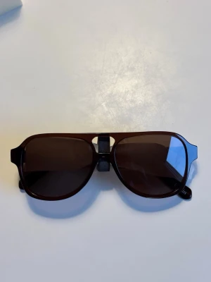 Corlin Eyewear (Gelo Brown Brown) - Säljer ett par helt oanvända Corlin Eyewear solglasögon i modellen Gelo. Pris kan diskuteras!