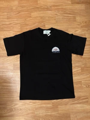 Casablanca t-shirt  - Snygg svart t-shirt från Casablanca i storleken M 