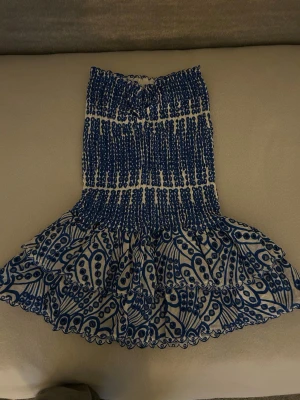 Blåvit kortklänning  - Bought it a long time ago but never had a chance to wear it. Not used