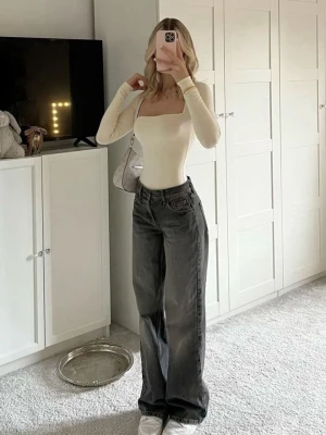 H&M grey straight denim jeans - Grey h&M jeans for my girlies, 13-15 year olds, new condition, selling these 200kr cheaper than h&M
