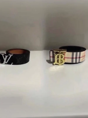 Lv bälte + burberry bälte | bundle - helt ny, tryggt och säkert fraktat. några dagar Delay på frakt inläming 