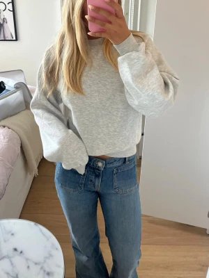 Ljusgrå sweatshirts  - Skön sweatshirt från Gina, passar till allting och väldigt mysig❤️