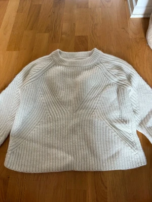Stickad tröja - Jätte snygg trekvartärmad tröja i väldigt fint skick❤️