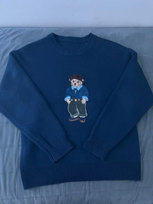 Mörkblå polo raulph Lauren stickad tröja  - Helt ny polo raulph Lauren hoodie, använd 1 eller 2 gånger men har tyvärr inte prislapp. 