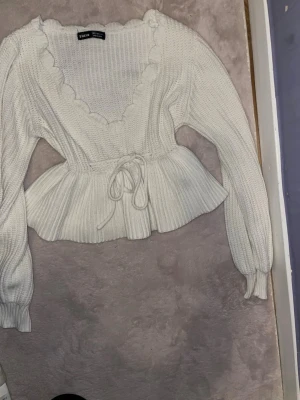 Tröja - Tröjan är i bra skick men säljer för det inte min stil längre 