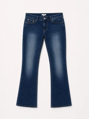 ”Kvarg” jeans från Gina tricot! - ✨ Perfekta mörkblå jeans från Perfect Jeans( Gina tricot gammal kollektion) i storlek 38.  Supersmickrande passform med stretch och bekväm känsla hela dagen. Den mörka tvätten gör dem enkla att styla och passar lika bra till en casual vardagslook som till en mer uppklädd outfit. ORD PRIS:500