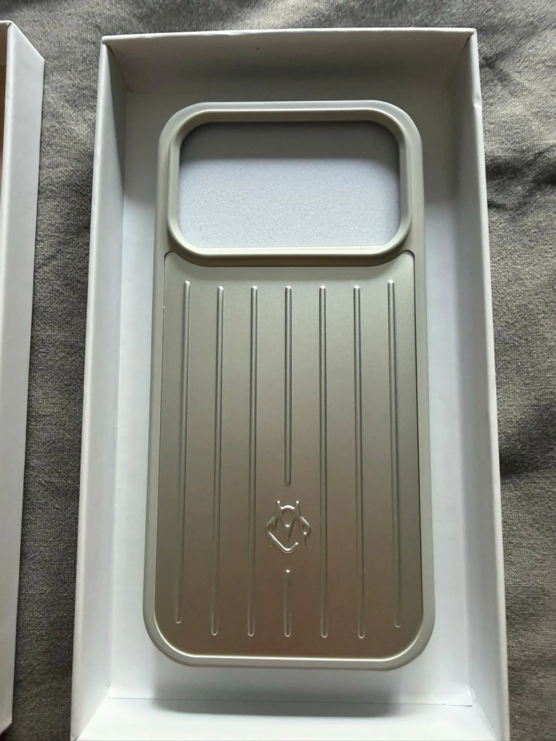 Silver mobilskal från Rimowa - 5
