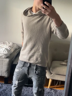 Oscar Jacobson Hoodie - ☕️Snygg biege Oscar Jacobson Hoodie ☕️        📏Strl M Men passar bättre S Runt 175-182 📏     