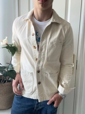 Studio total overshirt - Studio total Overshirt, Inga defekter! Modellen i bilderna är 180 cm 75 kg och bär Storlek S , Kom med frågor! 🌟 (Kan gå ned i pris vid köp av paket 😉) 