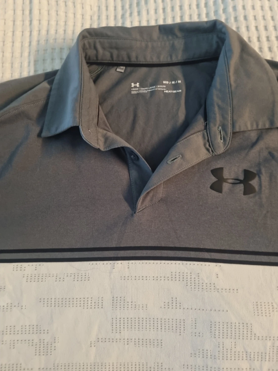 Grå och vit pikétröja från Under Armour - 1