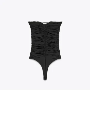 Svart ruched bandeau-body - Snygg svart body med ruched detaljer och bandeau-överdel. Tunt, stretchigt material som sitter tight.