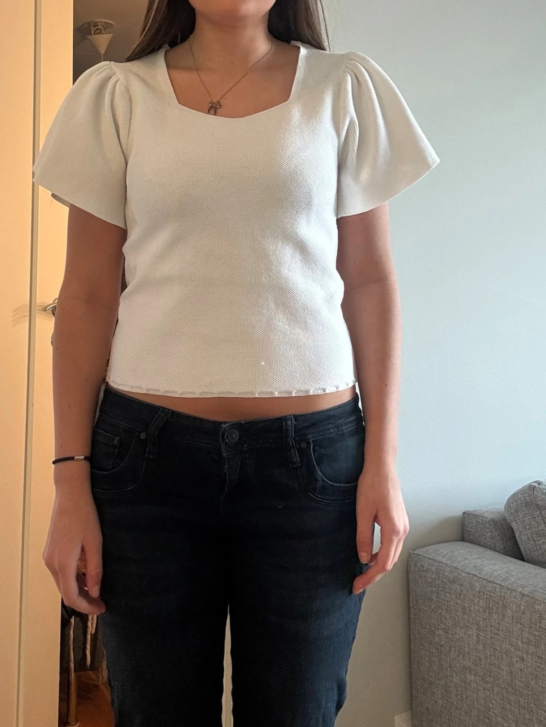 Vit topp med puffärmar