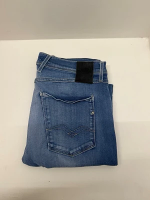 Replay jeans Anbass - Säljer nu dessa snygga Replay jeans, skriv vid frågor eller pris😊