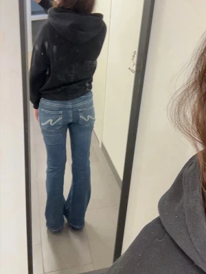 Nelly jeans  - Populära bootcut jeans från Nelly. Nypris 699kr
